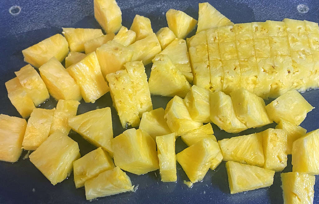 The bite-sized gold of a cut pineapple!