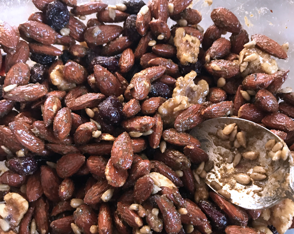 Adding spice to nuts for nut mix