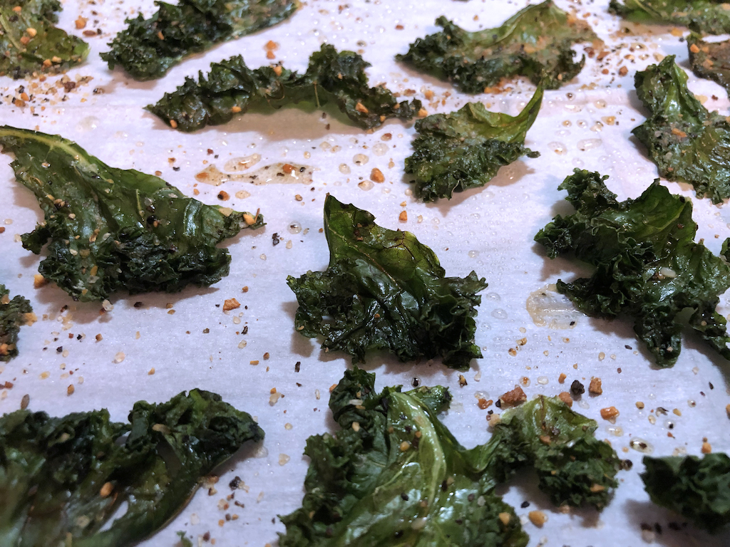 Crispy kale chips full of nutrients
