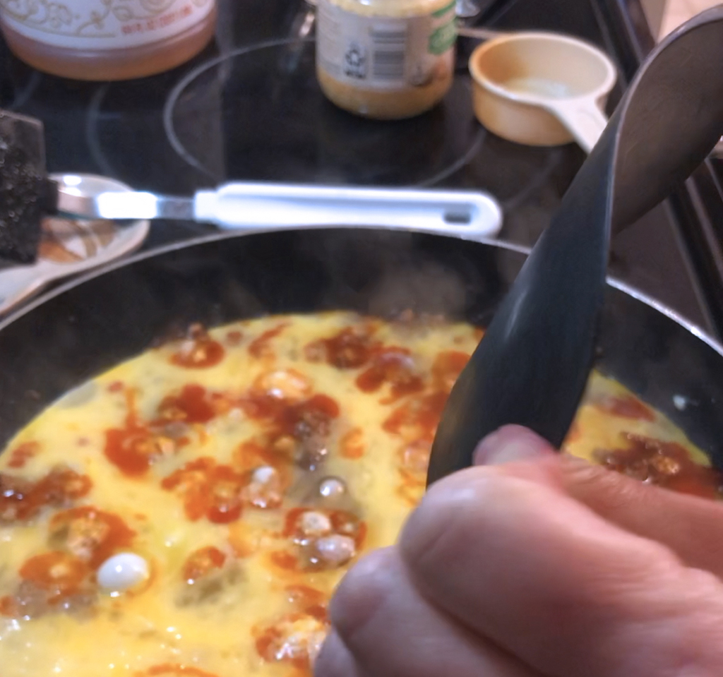 A flexible spatula head helps you get every last bite of egg from the skillet